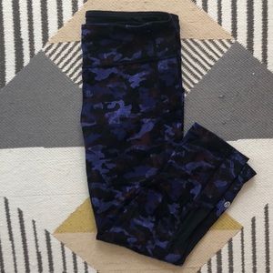 Lululemon Crops 22” Purple Camo